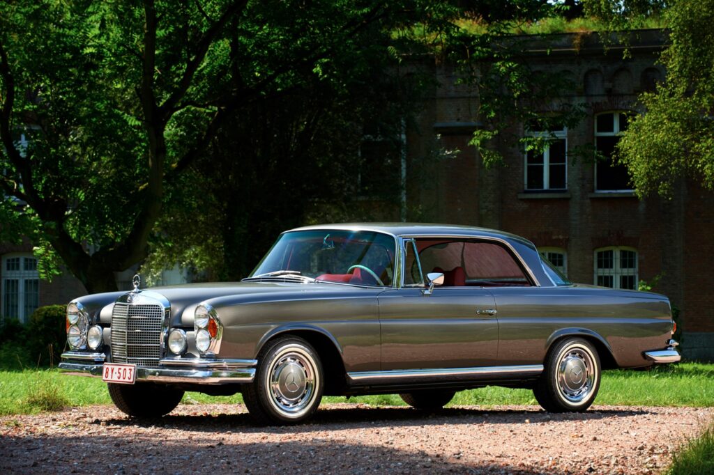 What a sharp Mercedes W111 coupe! Isn't that a beauty! Sporting vintage Mercedes parts that are top quality