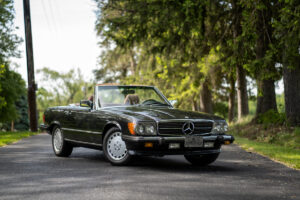 A pic of the glamorous 1986 Mercedes-Benz 560SL which is one of the answers in the quiz Which Vintage Mercedes-Benz Model Matches Your Personality