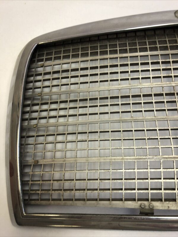 Used Low Grille Frame for Mercedes 280se coupe w111 3.5 112 - Image 3