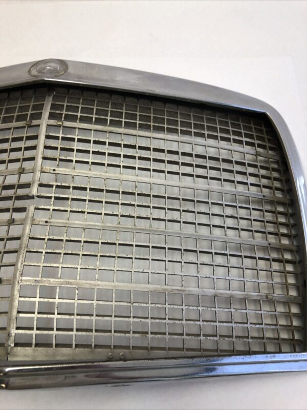 Used Low Grille Frame for Mercedes 280se coupe w111 3.5 112 - Image 4