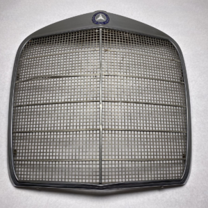 Used Early Style High Grill fits W111 Cabriolet Coupe 1108880015