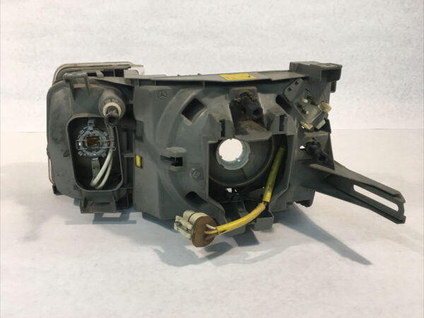 Used Bosch Right Headlight Assembly fits Mercedes W126 1268201059 - Image 2