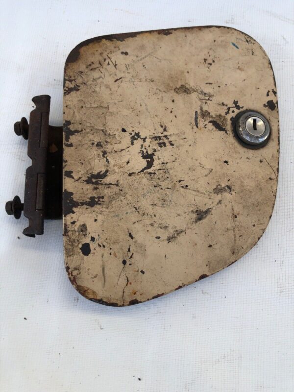 Ponton Fuel Door #E