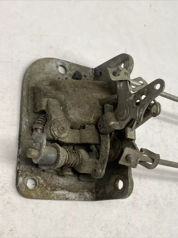 Used Early Style Right Door Mechanism Striker Fits Mercedes W111 W113 1107301235 - Image 3