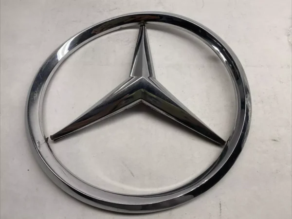 Used Damaged Mercedes Trunk Lid Emblem fits Mercedes W110 200 230 1107580058 #2 - Image 4