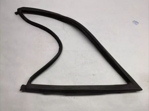 Rear Door Right Hand triangle window seal fits Mercedes W108 W109 - Image 3