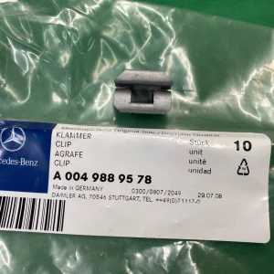 NOS Window Seal Weatherstrip Clip Fits Mercedes W126 (1979-1991) 0049889578